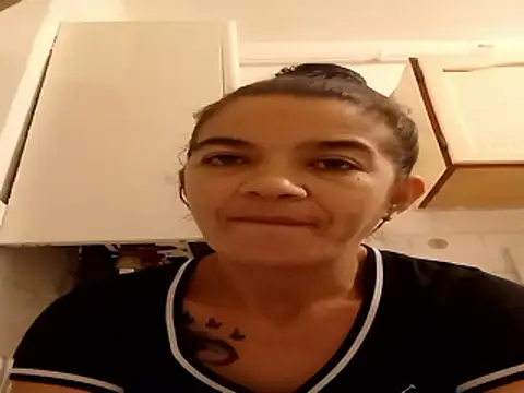 alinaalinutzq online show from November 28, 8:20 pm