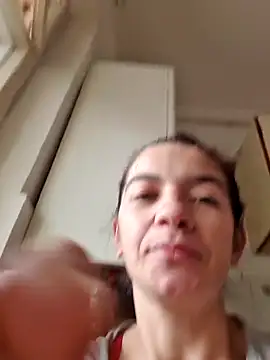 alinaalinutzq online show from December 16, 11:36 am