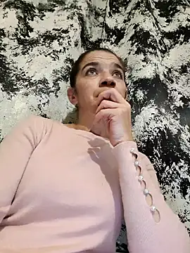 alinaalinutzq online show from October 17, 6:43 pm