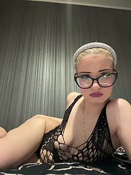 Snapshot of Larra69 chatting on June 22, 6:05 pm Larra69 online show from June 22, 6:05 pm