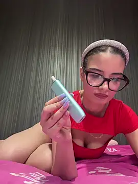 Larra69 online show from March 31, 5:37 pm