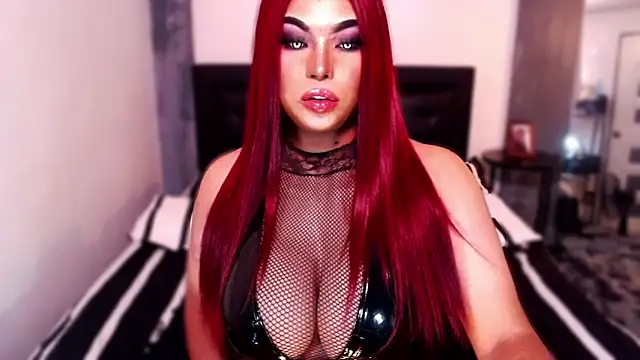 Snapshot of xTrixieMae chatting on February 21, 1:29 am xTrixieMae online show from February 21, 1:29 am