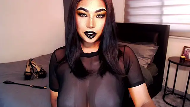 xTrixieMae online show from April 23, 3:13 am