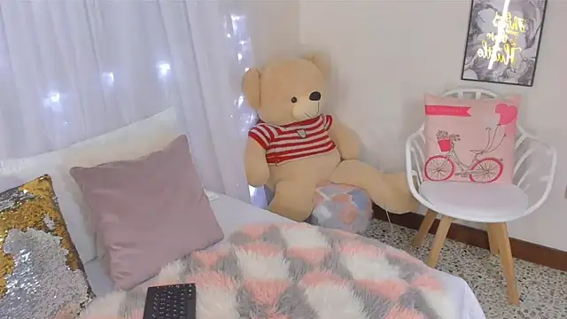 Snapshot of looklikeamovie chatting on October 20, 8:42 pm looklikeamovie online show from October 20, 8:42 pm