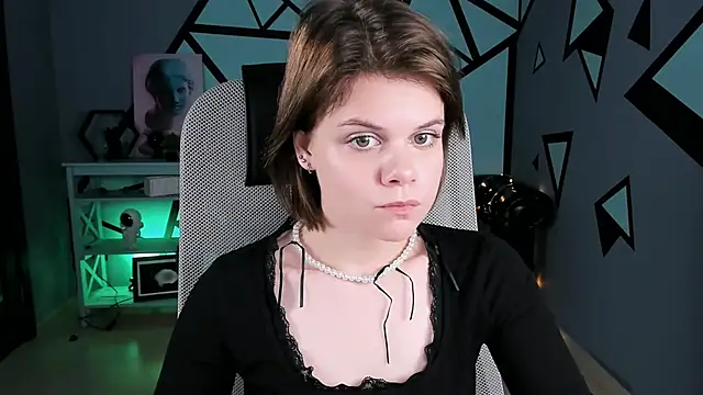 Snapshot of EllieMurler chatting on November 20, 9:10 am EllieMurler online show from November 20, 9:10 am