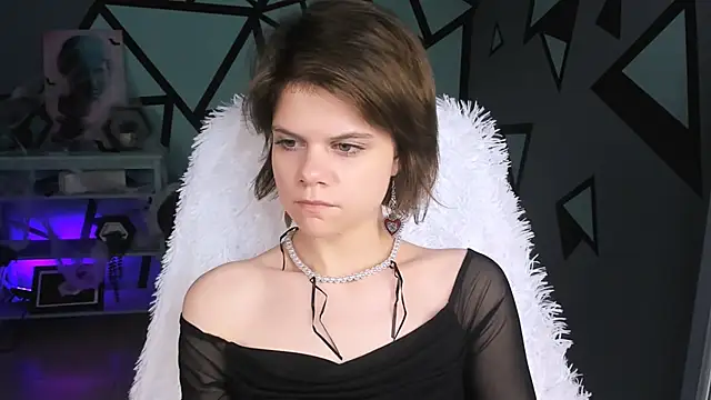 Snapshot of EllieMurler chatting on October 19, 9:12 am EllieMurler online show from October 19, 9:12 am