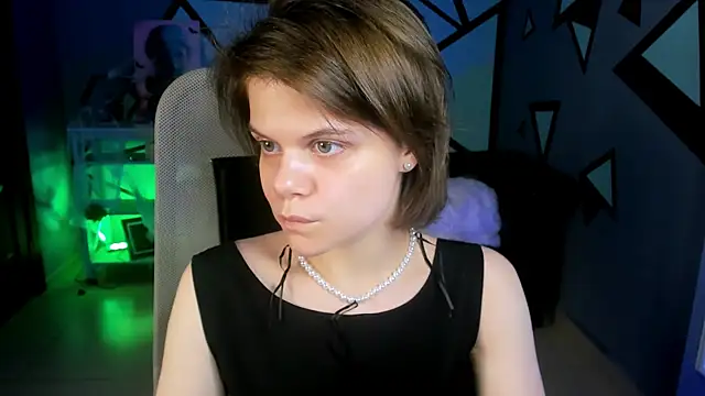 Snapshot of EllieMurler chatting on October 25, 9:08 am EllieMurler online show from October 25, 9:08 am