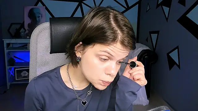 Snapshot of EllieMurler chatting on October 10, 9:10 am EllieMurler online show from October 10, 9:10 am