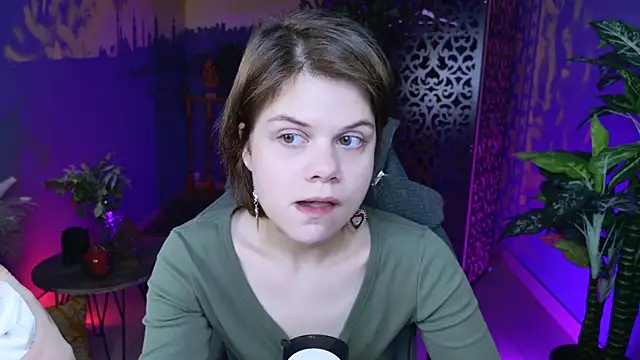 Snapshot of EllieMurler chatting on November 12, 9:13 am EllieMurler online show from November 12, 9:13 am