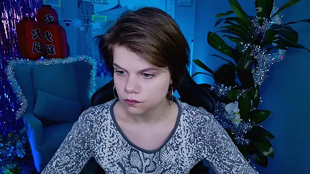 Snapshot of EllieMurler chatting on December 18, 9:03 am EllieMurler online show from December 18, 9:03 am