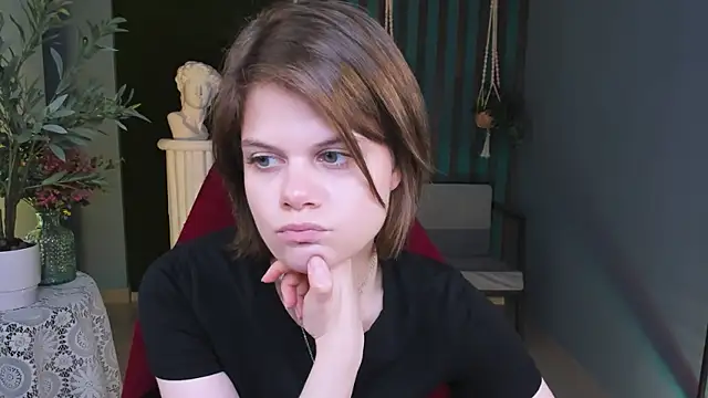 Snapshot of EllieMurler chatting on November 24, 9:09 am EllieMurler online show from November 24, 9:09 am