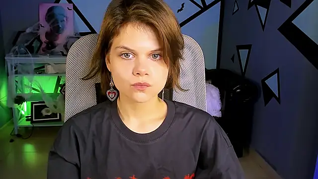 Snapshot of EllieMurler chatting on October 22, 9:09 am EllieMurler online show from October 22, 9:09 am