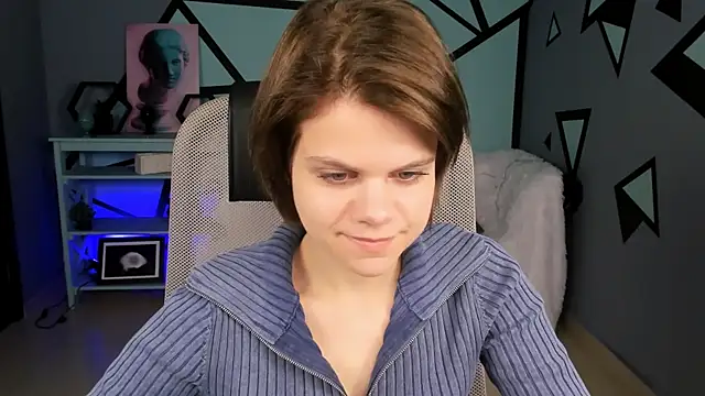 Snapshot of EllieMurler chatting on October 15, 8:44 am EllieMurler online show from October 15, 8:44 am