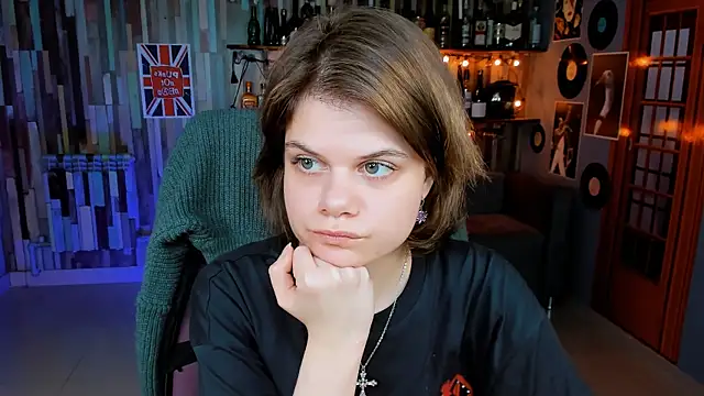 Snapshot of EllieMurler chatting on November 15, 9:02 am EllieMurler online show from November 15, 9:02 am