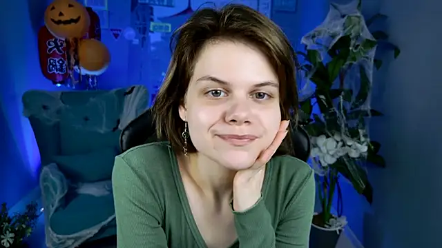 Snapshot of EllieMurler chatting on October 24, 9:08 am EllieMurler online show from October 24, 9:08 am