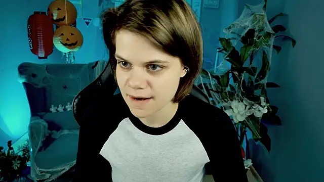 Snapshot of EllieMurler chatting on November 1, 9:25 am EllieMurler online show from November 1, 9:25 am