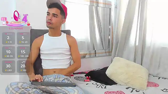 Snapshot of Violet_Dream2 chatting on October 26, 4:51 pm Violet Dream2 online show from October 26, 4:51 pm