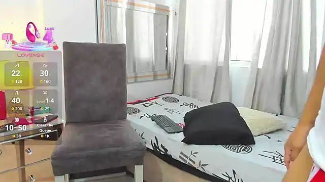 Snapshot of Violet_Dream2 chatting on October 24, 9:14 pm Violet Dream2 online show from October 24, 9:14 pm