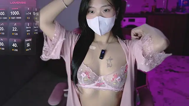 Phuong Bee online show from March 13, 2:22 pm