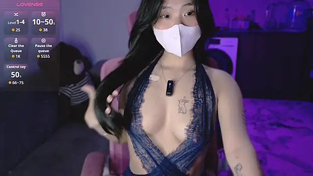Phuong Bee online show from March 28, 12:28 pm