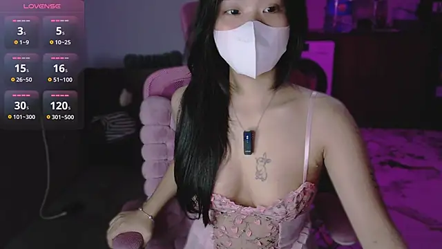 Phuong Bee online show from April 4, 1:39 pm