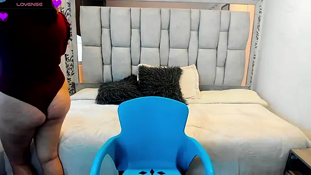 Snapshot of Kiara_Cruz__ chatting on May 30, 8:03 pm Kiara Cruz online show from May 30, 8:03 pm