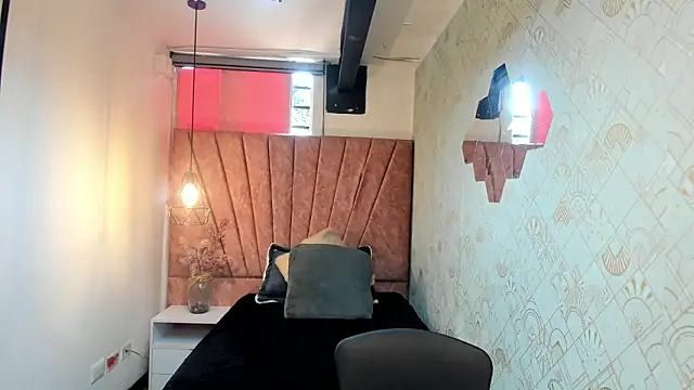 Snapshot of Kiara_Cruz__ chatting on February 28, 4:28 pm Kiara Cruz online show from February 28, 4:28 pm