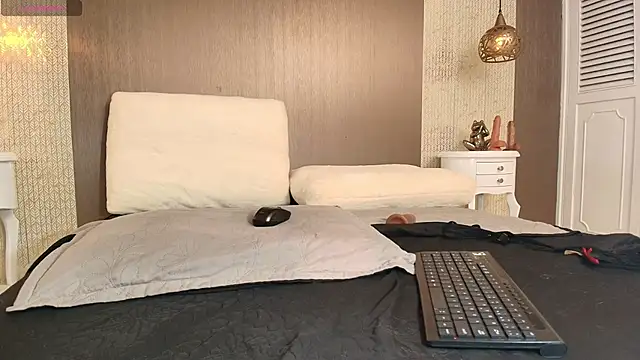 Tiifany Baker online show from November 30, 7:53 am