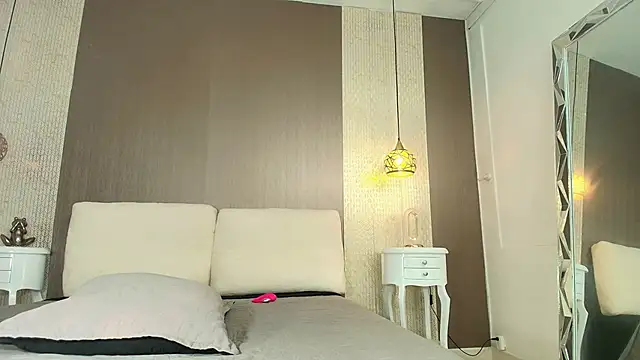 Tiifany Baker online show from February 7, 8:06 pm