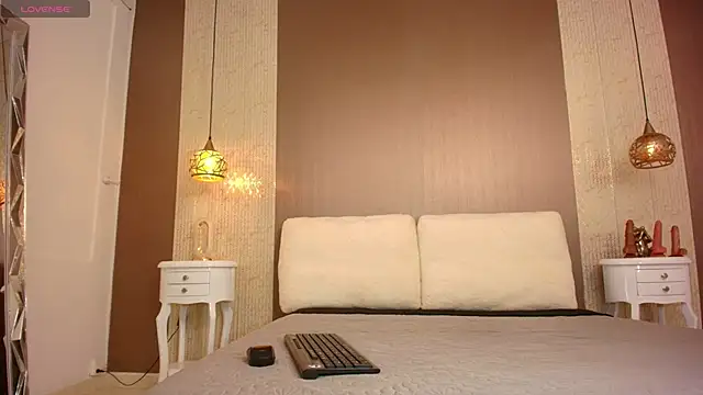 Tiifany Baker online show from November 7, 7:40 pm