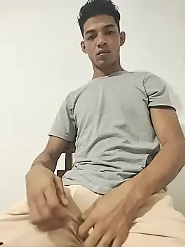 Snapshot of Brayanellatino chatting on February 14, 11:16 pm Brayanellatino online show from February 14, 11:16 pm