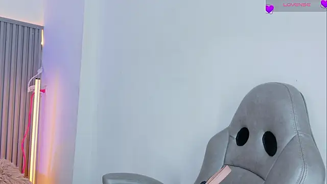 Celeste Presstigge online show from February 13, 10:10 pm