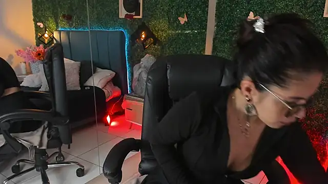 Linagh  online show from March 19, 11:32 am