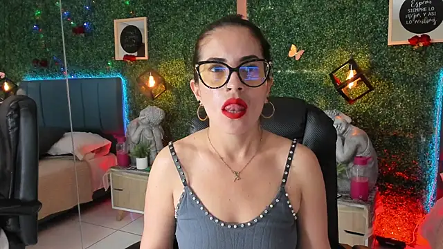 Snapshot of Linagh_ chatting on May 15, 11:30 am Linagh online show from May 15, 11:30 am