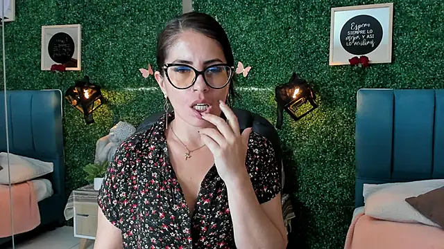 Linagh  online show from October 22, 11:42 am