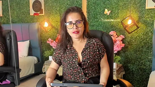 Linagh  online show from October 6, 11:55 am