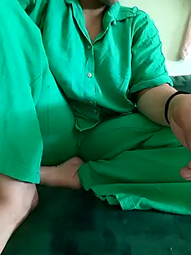 Mroma89six online show from October 31, 1:30 pm