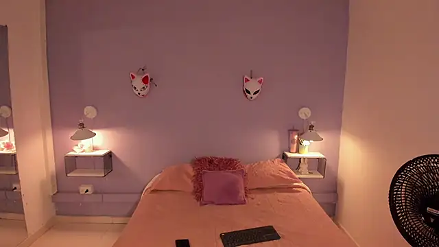 Zoe Lynch  online show from September 23, 11:50 am