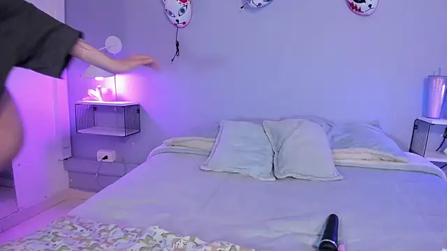 Zoe Lynch  online show from October 11, 12:00 am