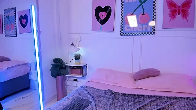 Zoe Lynch  online show from April 28, 11:47 am