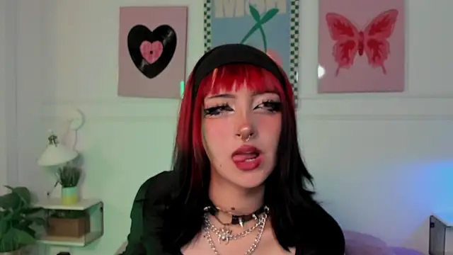 Zoe Lynch  online show from April 16, 11:33 am