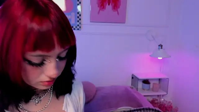 Zoe Lynch  online show from April 13, 11:36 am