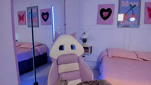 Zoe Lynch  online show from April 9, 11:38 am