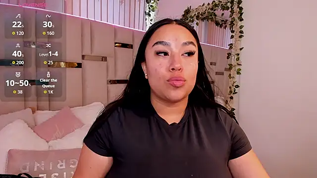 Zoey thompson online show from December 18, 7:40 pm