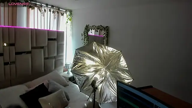 Snapshot of Zoey_thompson chatting on December 2, 7:48 pm Zoey thompson online show from December 2, 7:48 pm