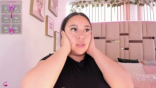 Snapshot of Zoey_thompson chatting on November 19, 7:25 pm Zoey thompson online show from November 19, 7:25 pm