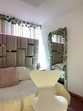 Zoey thompson online show from January 14, 7:39 pm