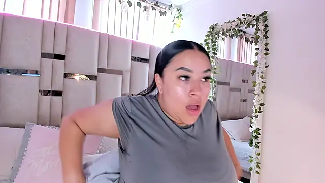 Snapshot of Zoey_thompson chatting on October 26, 2:50 pm Zoey thompson online show from October 26, 2:50 pm