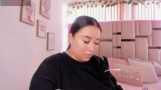 Snapshot of Zoey_thompson chatting on November 30, 3:35 pm Zoey thompson online show from November 30, 3:35 pm