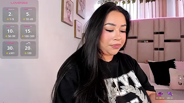 Snapshot of Zoey_thompson chatting on November 7, 8:24 pm Zoey thompson online show from November 7, 8:24 pm